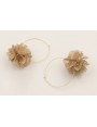 Pendientes aro grande dorado mate con flores 6 pét
