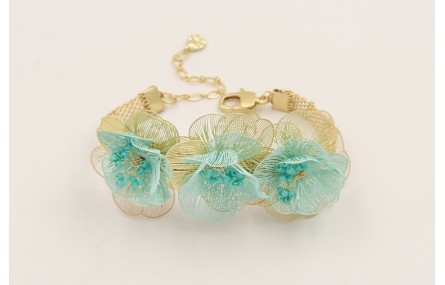 Pulsera cadena malla dorada mate con flores moldea