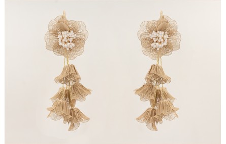 Pendientes semi ovalado con brillos, flores moldea