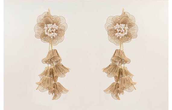 Pendientes semi ovalado con brillos, flores moldea