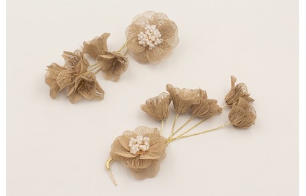 Pendientes semi ovalado con brillos, flores moldea