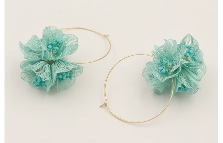 Pendientes aro grande dorado mate con flores 6 pét