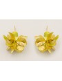 Pendientes perno pivote dorado mate con flor lente
