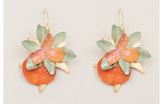 Pendiente gancho dorado con flores de lentejuelas 