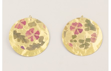 Pendientes discos de lentejuelas dorada, flores na