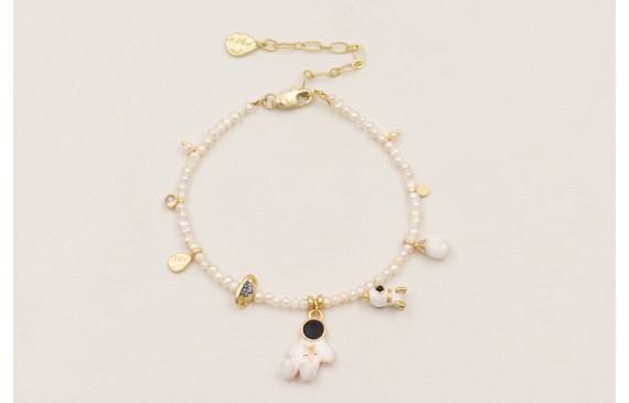 Pulsera astronauta estrelle dorada en el pecho con