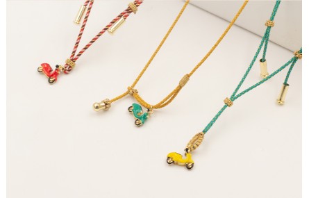 Collar driza hilo metálico rojizo y rosa,nudos mac