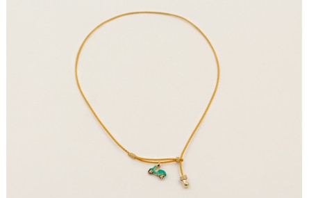 Collar cordón hilo dorado color mostaza,nudos macr