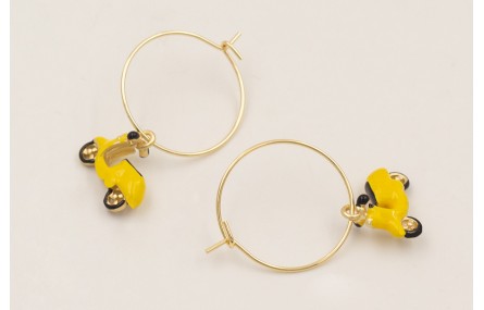 Pendientes aro dorado con colgante vespa esmaltada