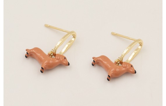 Pendientes perno ovalado dorado con colgante perro