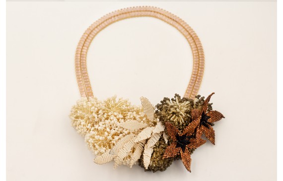 Collar cadena de strass rosas con bolas de abalori