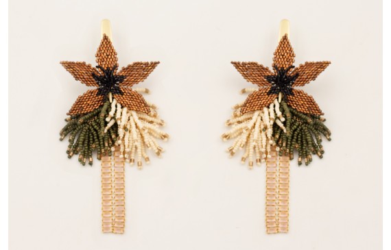 Pendientes perno daga dorada mate con  flor de miy