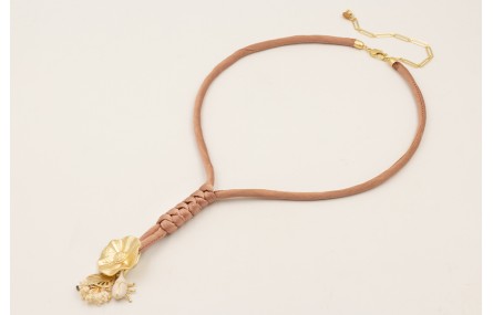 Collar seda natural rellena color cobrizo con nudo