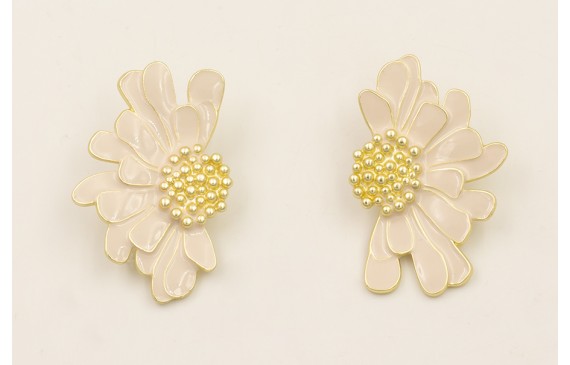 Pendientes media flor esmaltada beige con centro d