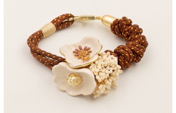 Pulsera cordón marrón con hilo dorado, flores esma