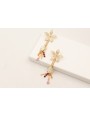 Pendientes flor esmaltada beige, cadena strass rec