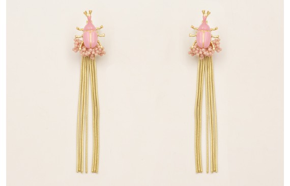 Pendientes fleco dorado mate con escarabajo esmalt