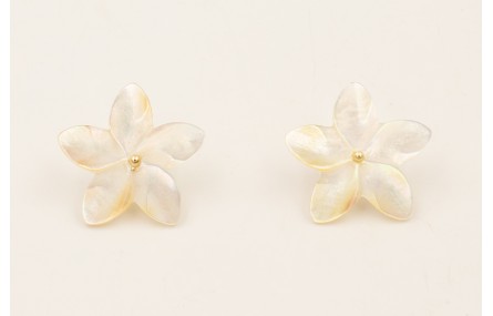 Pendientes flor nacar.