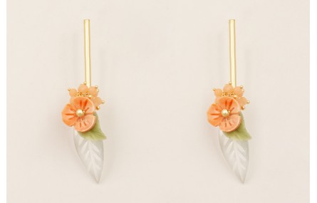 Pendientes perno palo dorado mate con hoja curvada