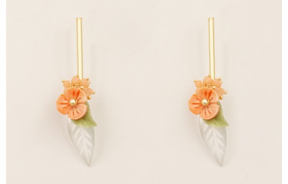 Pendientes perno palo dorado mate con hoja curvada