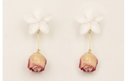 Pendientes perno flor nacar blanca listón dorado m