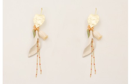 Pendientes hoja ovalada dorada mate con burruño pi