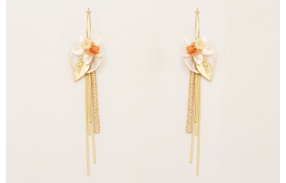 Pendientes disco nacar, hoja dorada mate, fleco ca