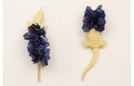 Pendientes cocodrilo con flores de lenejuelas azul