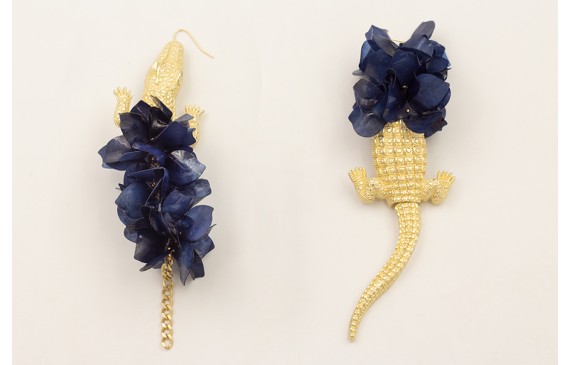 Pendientes cocodrilo con flores de lenejuelas azul