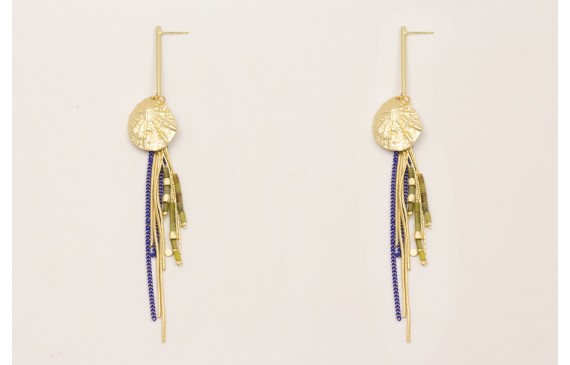 Pendientes perno palo dorado mate con concha marin