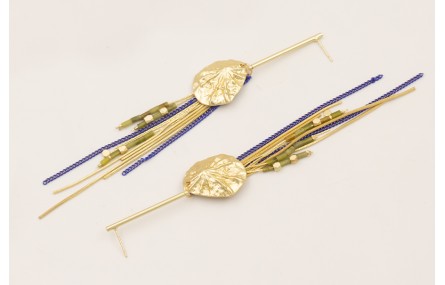 Pendientes perno palo dorado mate con concha marin