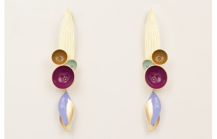 Pendiente perno hoja alargada dorada mate on semi 