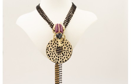 Collar cadena facetadas negras con escarabajo esma