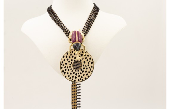 Collar cadena facetadas negras con escarabajo esma