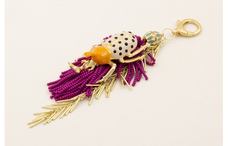 Llavero con fleco abalorio morado y escarabajo esm