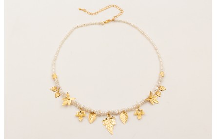 Collar con mini perlas, chips madre perla, hojas y