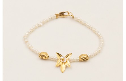 Pulsera mini perlas naturales con hoja 5 pétalos y