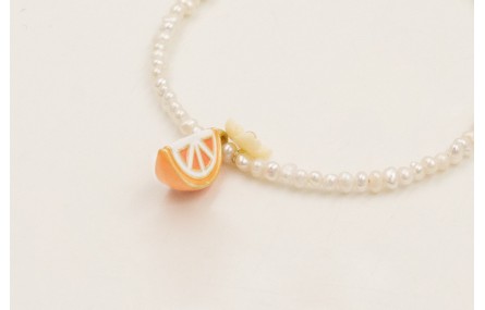 Pulsera con perlas naturales, colgante gajo naranj