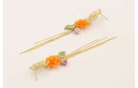 Pendientes estrellas coral dorado mate con flores,
