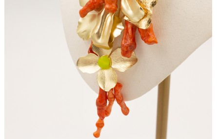 Collar cordón color oxido trenzado con flores dora