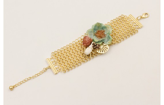 Pulsera malla dorada mate con flores naturales azu