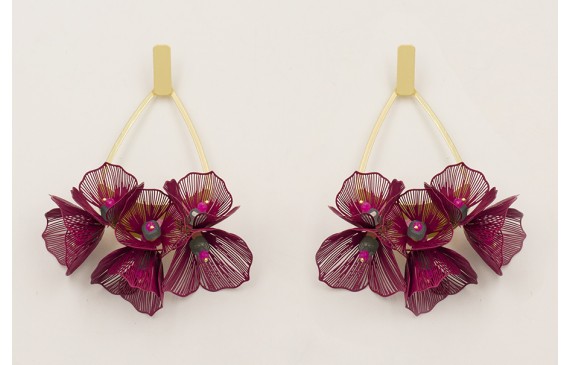 Pendientes rectangulo dorado mate con pendulo flor