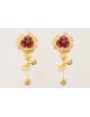 Pendientes flor grande dorada con flor color carde