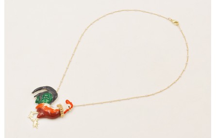 Collar cadena perlitas intercaladas con gallina es