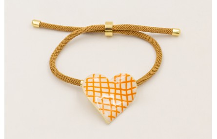 Pulsera cordón preparado color mostaza con corazón