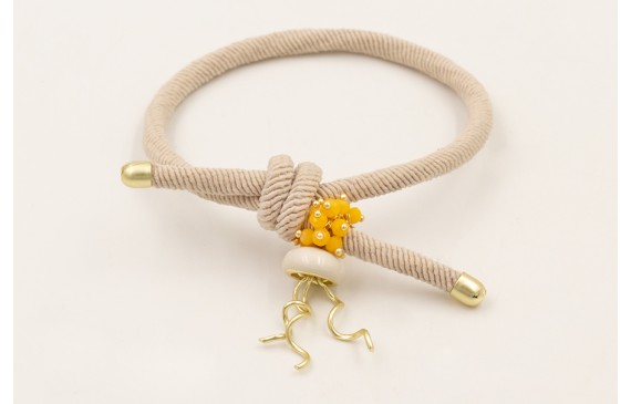 Pulsera goma color beige con burruño facetadas ama