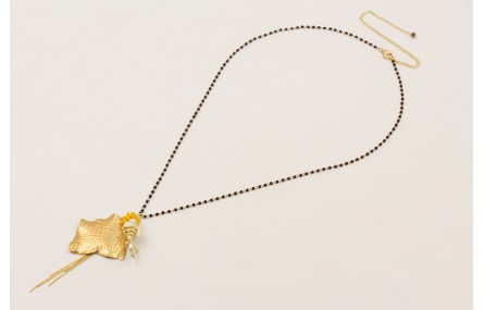 Collar cadena miyuki negro con colgante irregular 