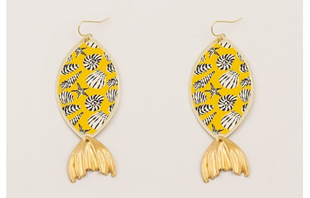 Pendientes pieza ovalada conchas con fonde amarill