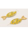Pendientes pieza ovalada conchas con fonde amarill