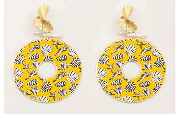 Pendientes disco conchas negras y bancas con fondo